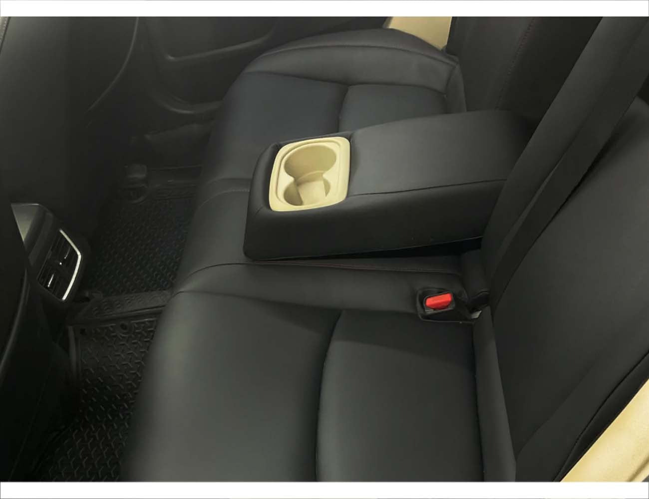 Bespoke Fully Synthetic Seat Covers for Honda Civic 2016-2021, providing a custom fit, premium protection, and stylish design for your car’s interior.