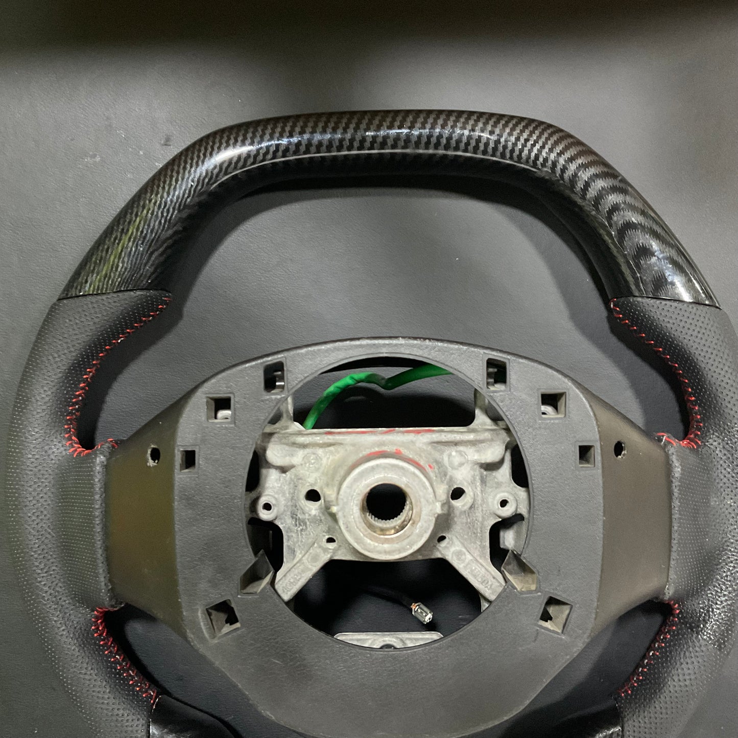 Carbon Fiber Multimedia Steering for Suzuki Alto 2014-2025 with integrated multimedia controls and a sleek, stylish finish.