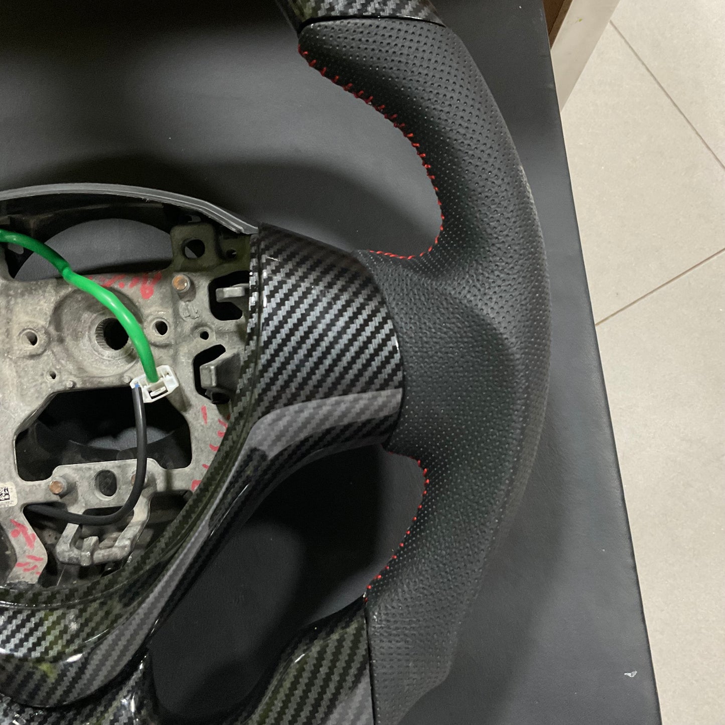 Carbon Fiber Multimedia Steering for Suzuki Alto 2014-2025 with integrated multimedia controls and a sleek, stylish finish.