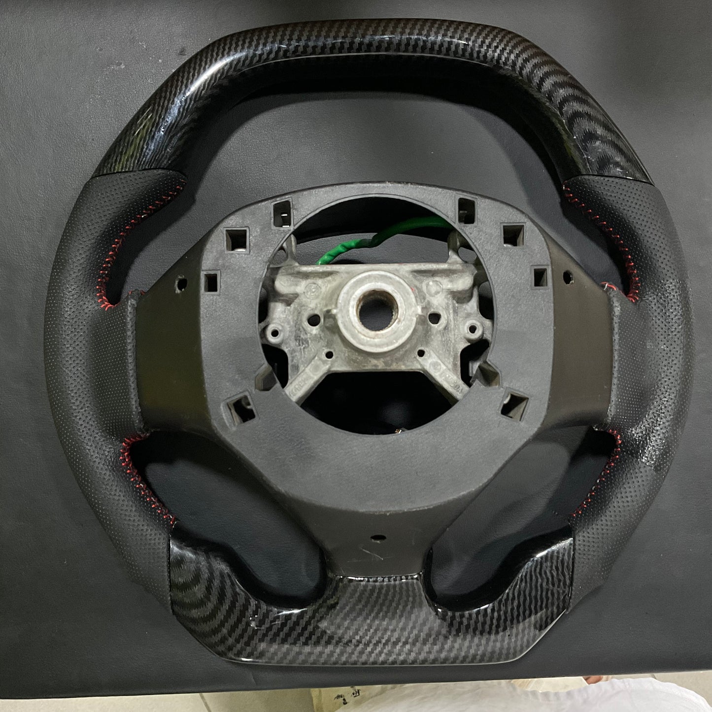 Carbon Fiber Multimedia Steering for Suzuki Alto 2014-2025 with integrated multimedia controls and a sleek, stylish finish.
