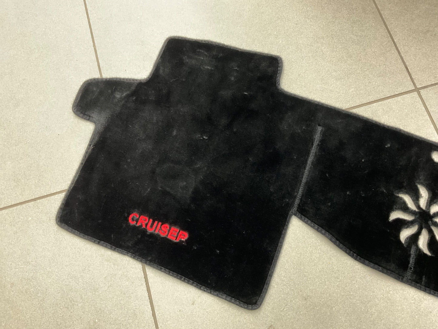 "High-quality dashboard carpet mat for Toyota Land Cruiser, designed to protect against sun damage, reduce glare, and maintain interior aesthetics."