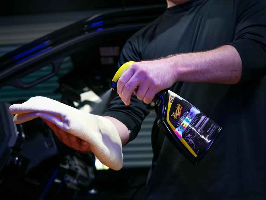 Meguiar's Ultimate Insane Shine Protectant