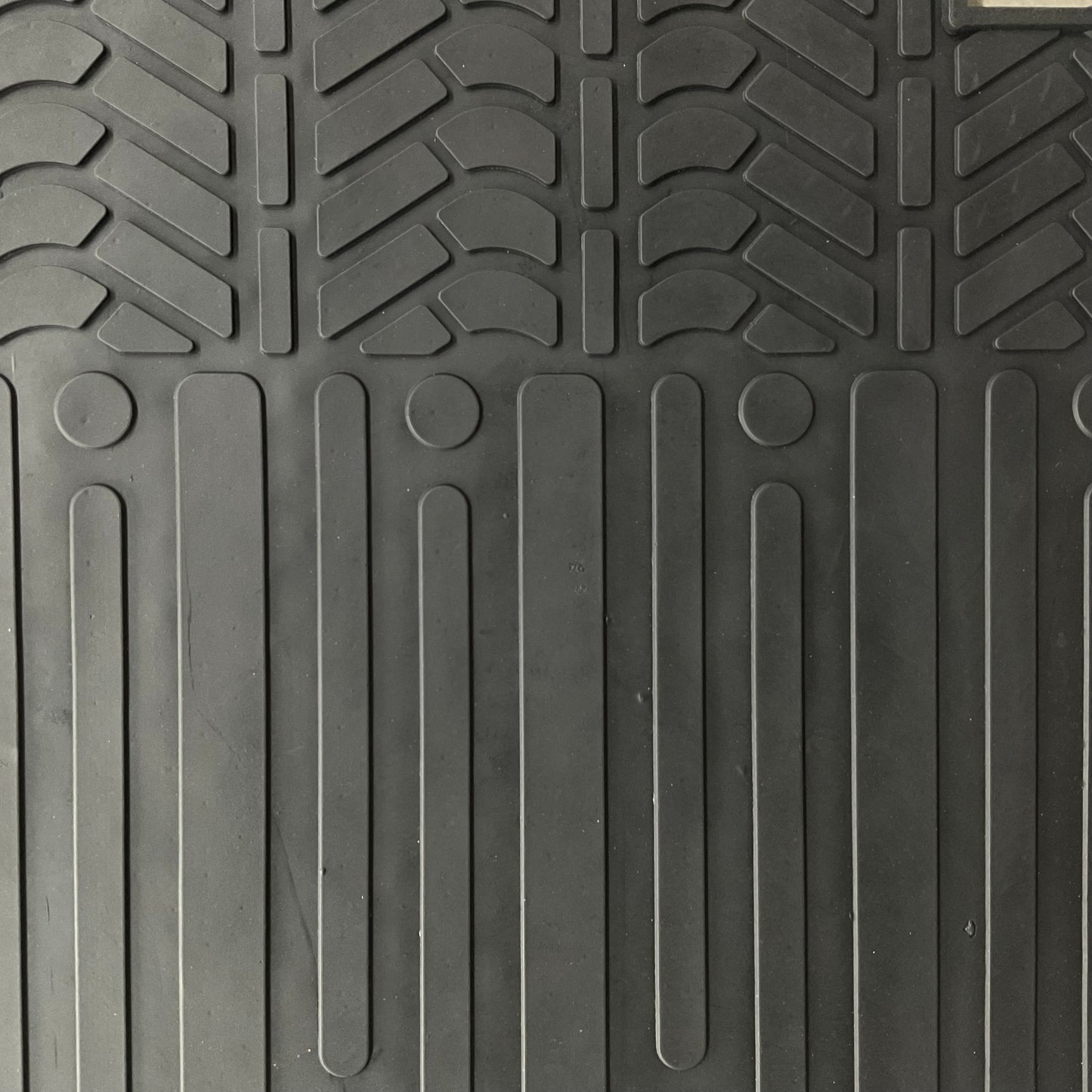 Premium Latex PVC Car Floor Mats for Hyundai Tucson, offering custom fit, all-weather protection, and durability for your vehicle’s interior.