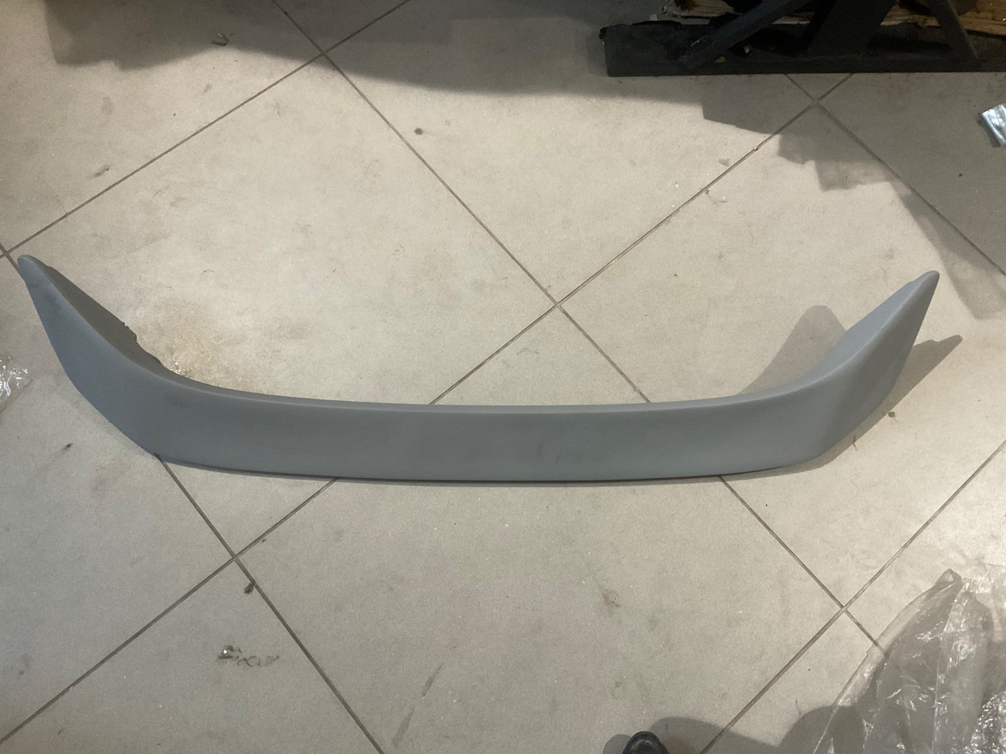 Universal Fiber Spoiler – Sporty Rear Wing for All Car Models