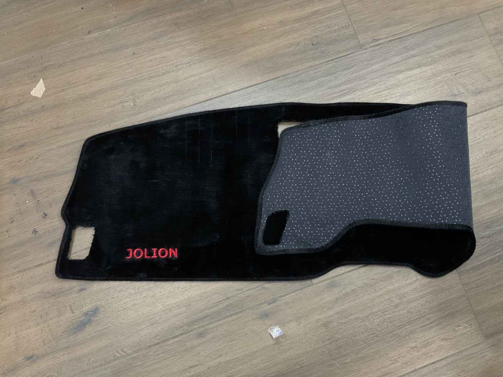 Dashboard Mat Velvet for Haval Jolion 2022-2025 – Premium Protection & Elegant Finish