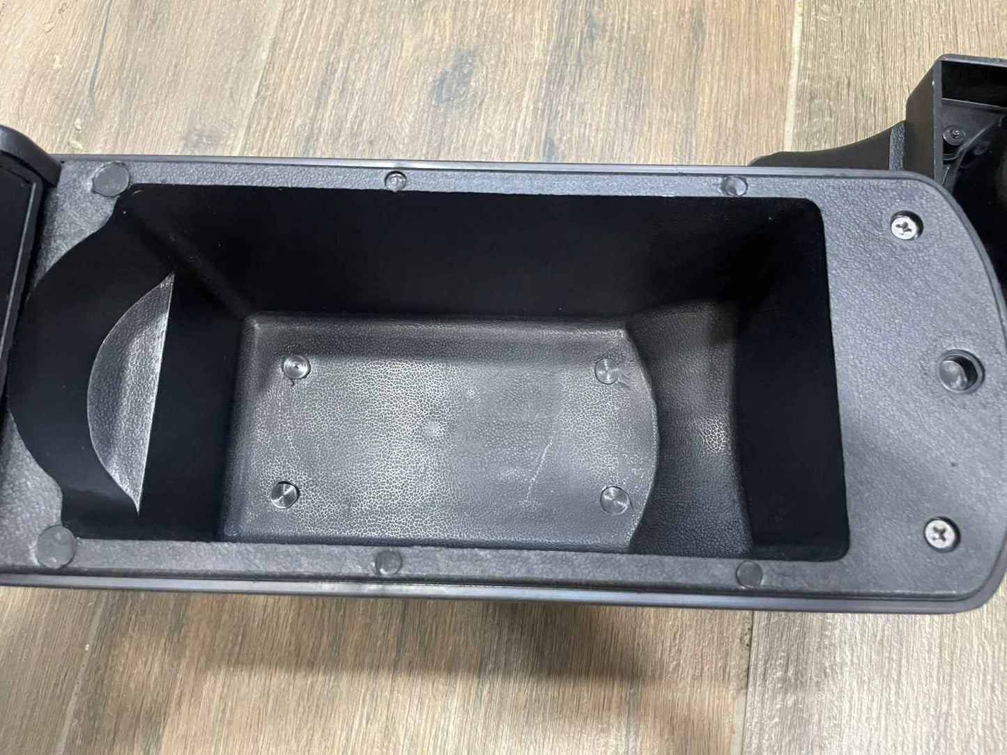 Arm rest for Alto 660cc – universal armrest console box