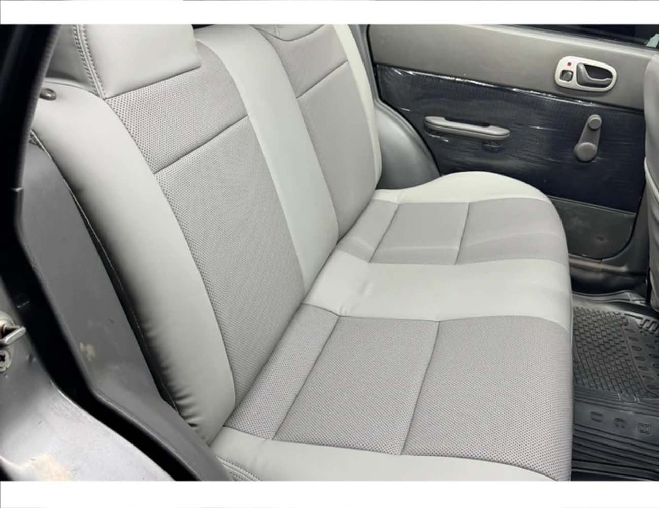 Bespoke seat covers for Suzuki Cultus 2000-2017, made of fully synthetic fabric, offering comfort, protection, and a custom fit.