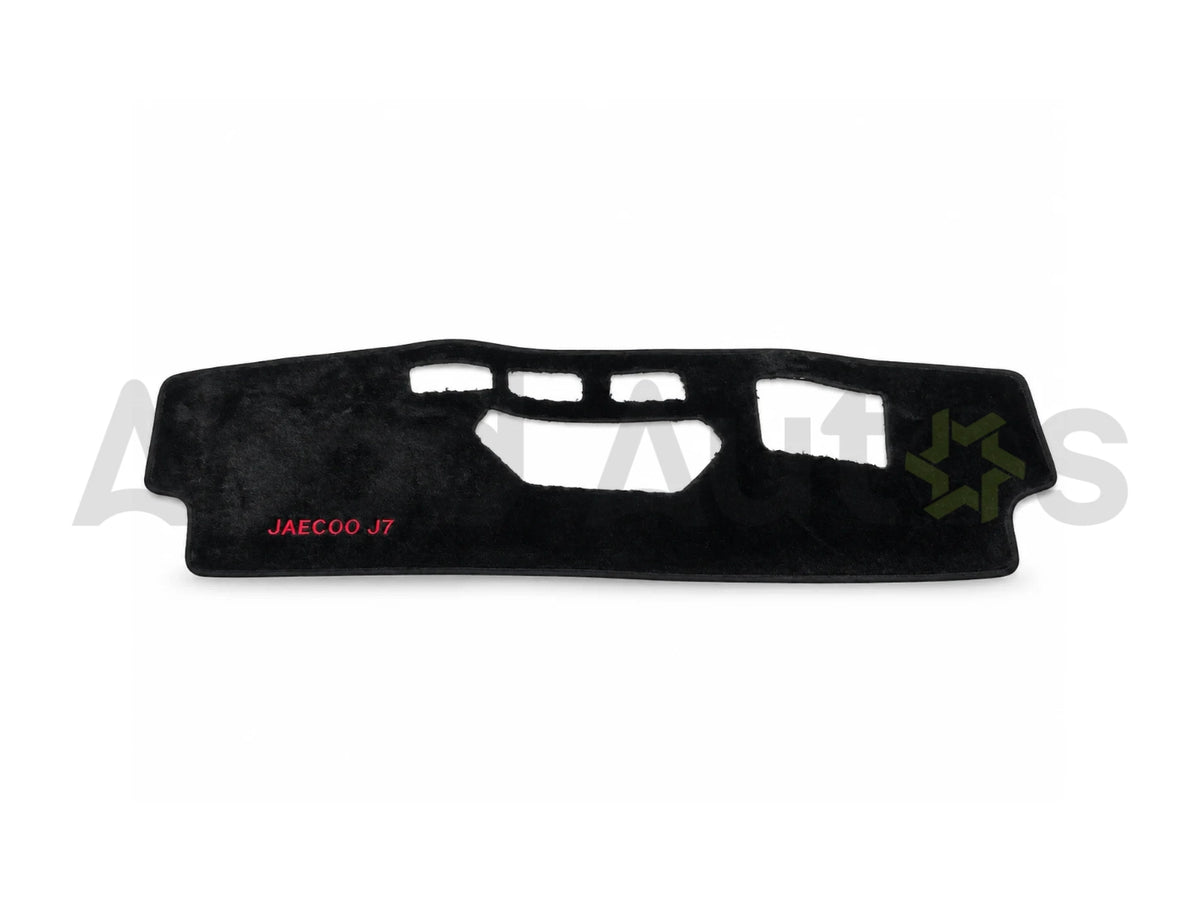 Black Jaecoo J7 dashboard mat with red model lettering