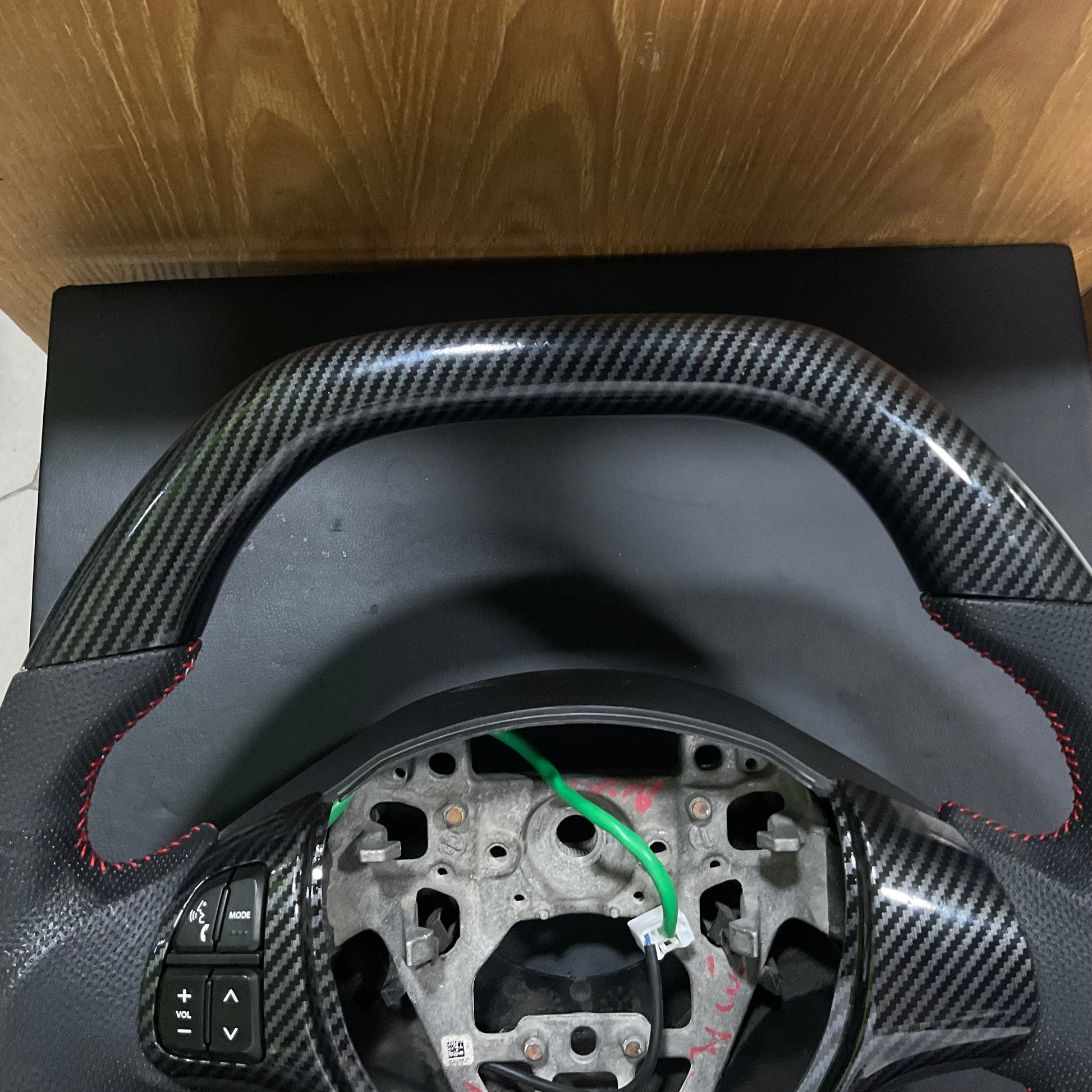 Carbon Fiber Multimedia Steering for Suzuki Alto 2014-2026 with integrated multimedia controls and a sleek, stylish finish.
