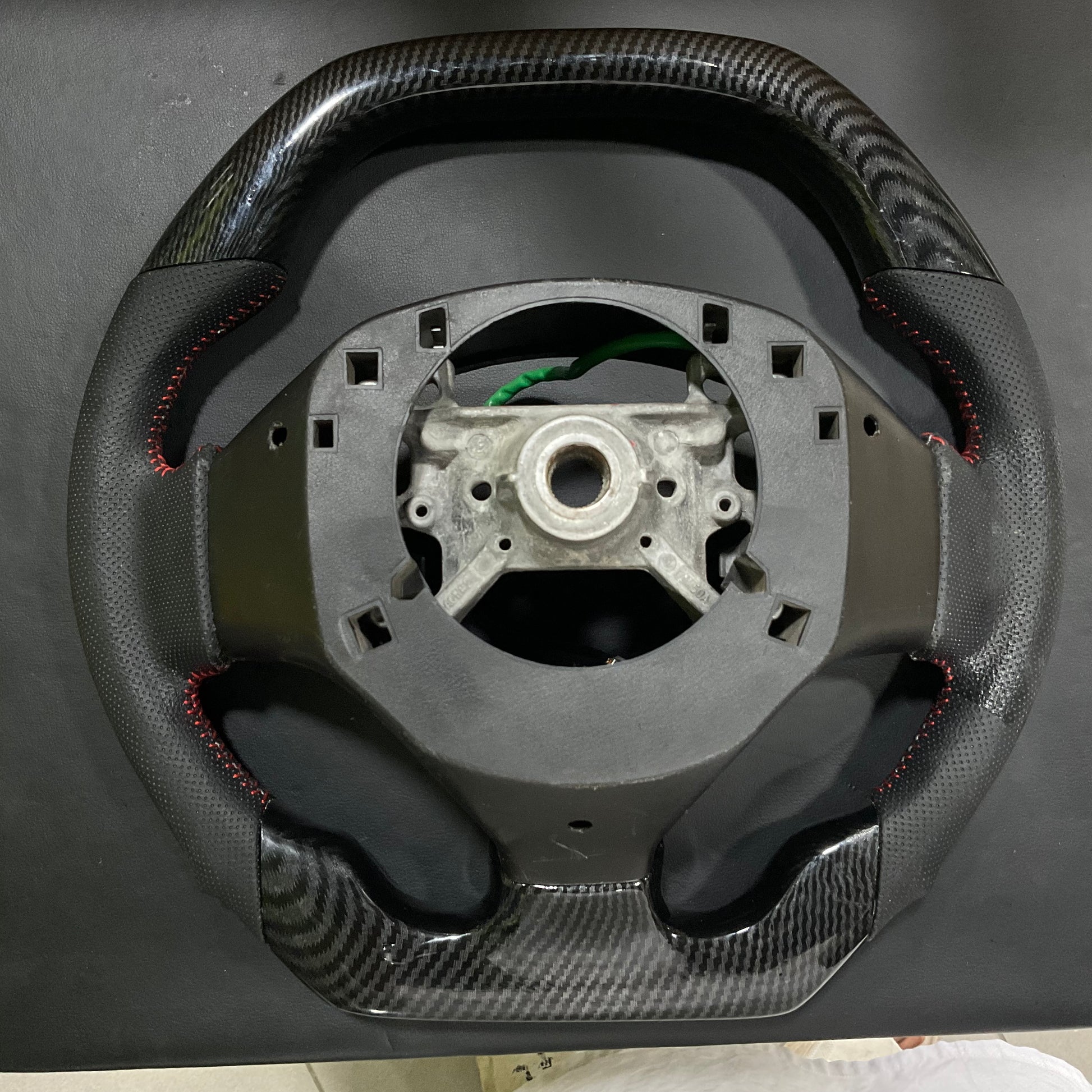 Carbon Fiber Multimedia Steering for Suzuki Alto 2014-2026 with integrated multimedia controls and a sleek, stylish finish.
