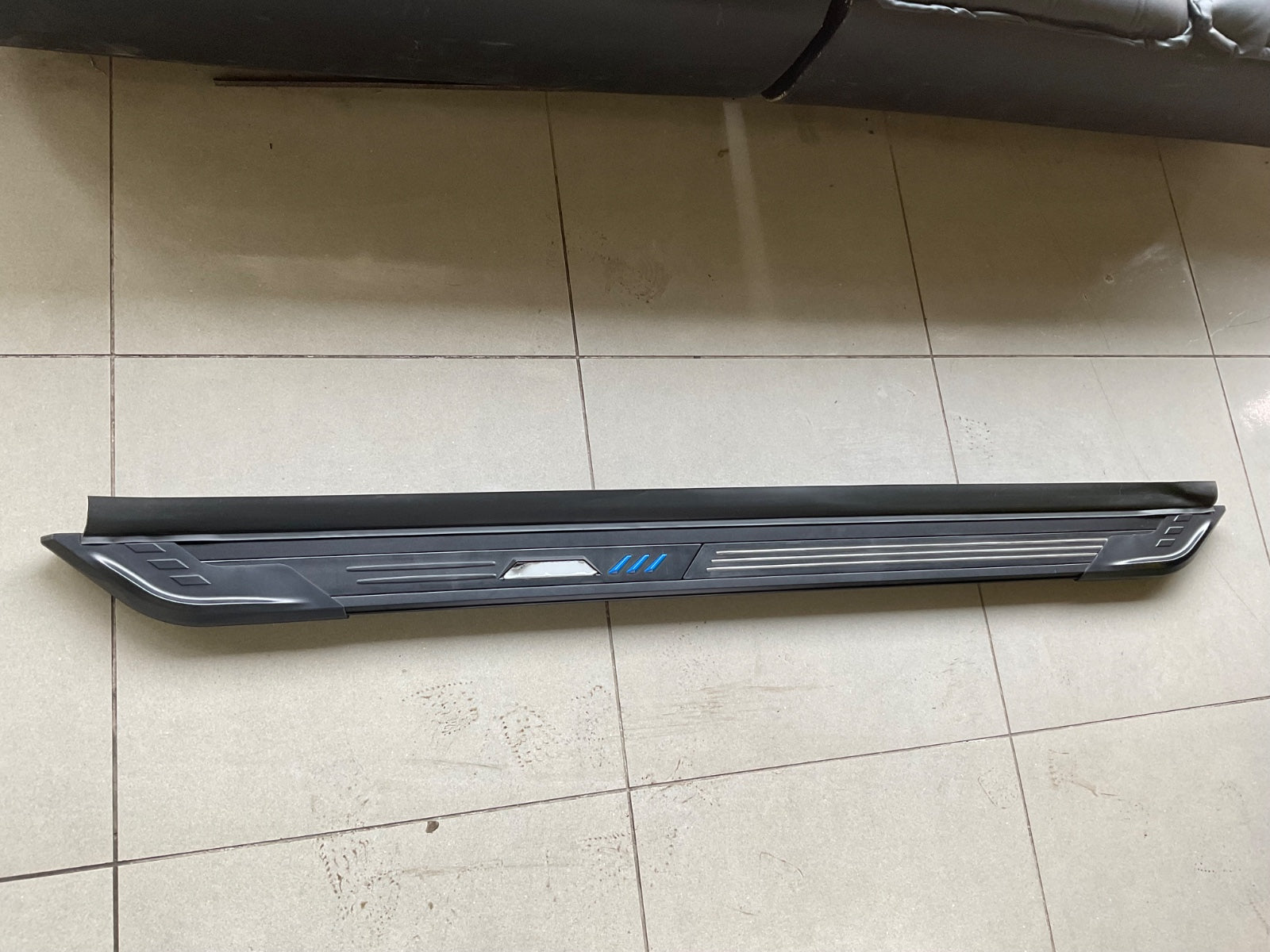 Changan Oshan X7 Side Skirts – Sporty, Durable & Aerodynamic

