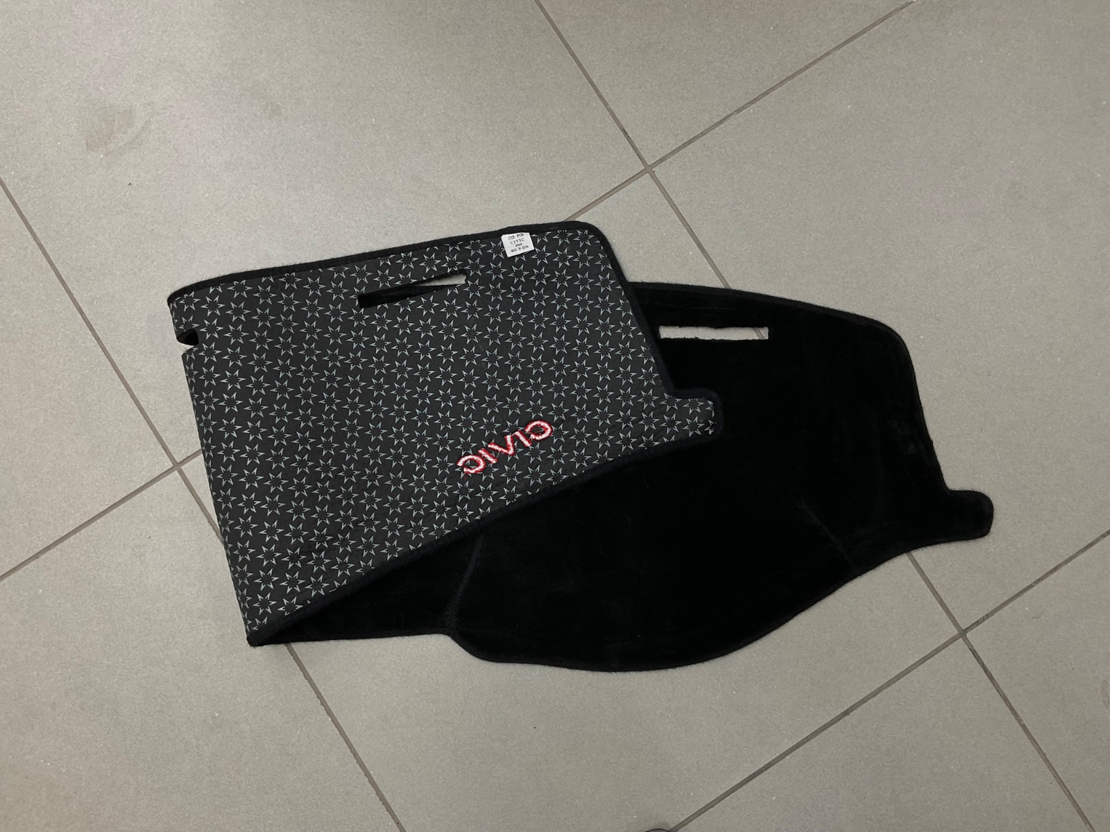 "Custom dashboard carpet mat for Honda Civic 2001-2005, offering UV protection, heat resistance, and a stylish interior upgrade."

