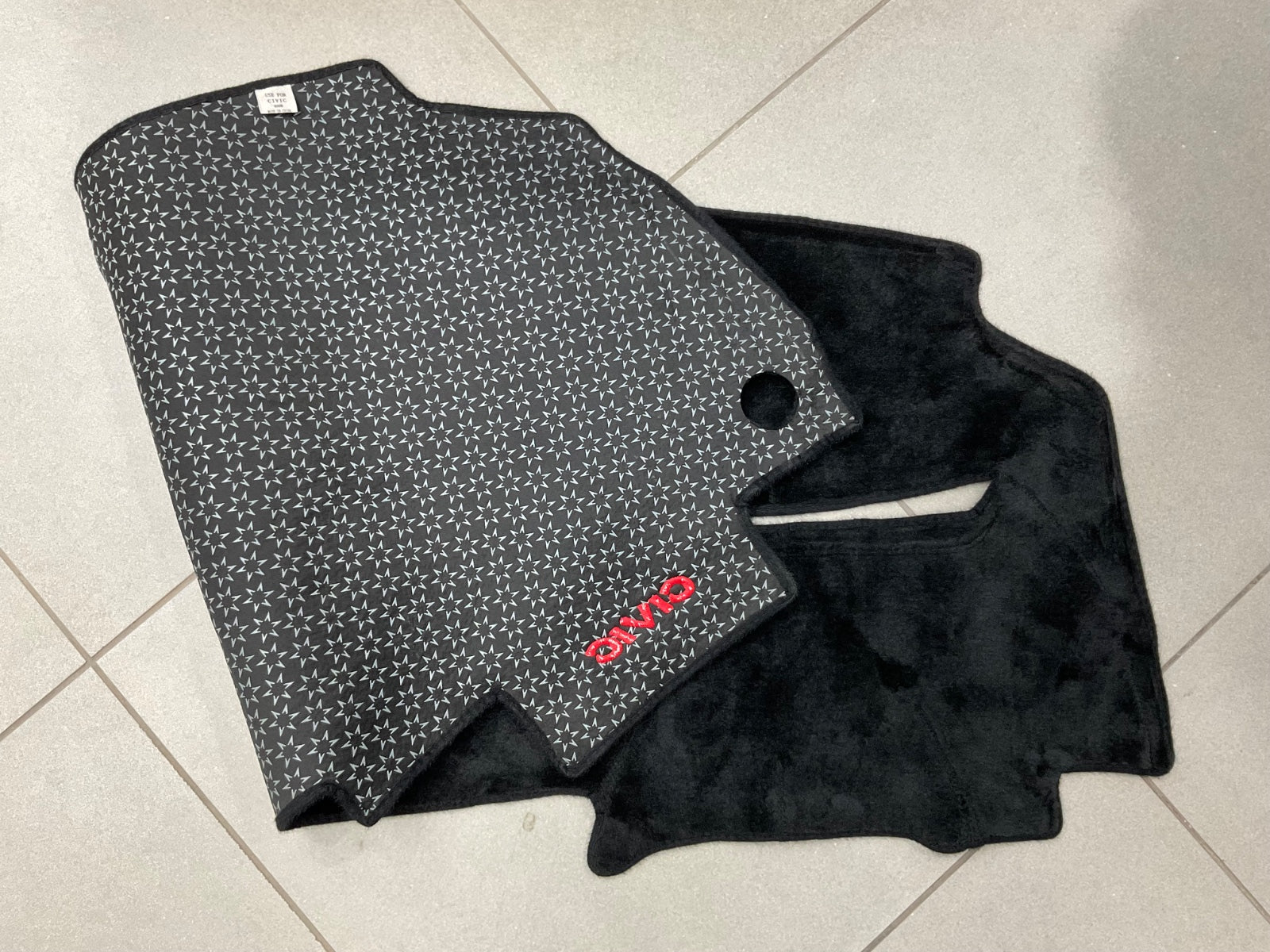 "Custom dashboard carpet mat for Honda Civic 2008-2011, offering UV protection, heat resistance, and a stylish interior upgrade."

