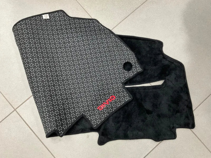 "Custom dashboard carpet mat for Honda Civic 2008-2011, offering UV protection, heat resistance, and a stylish interior upgrade."
