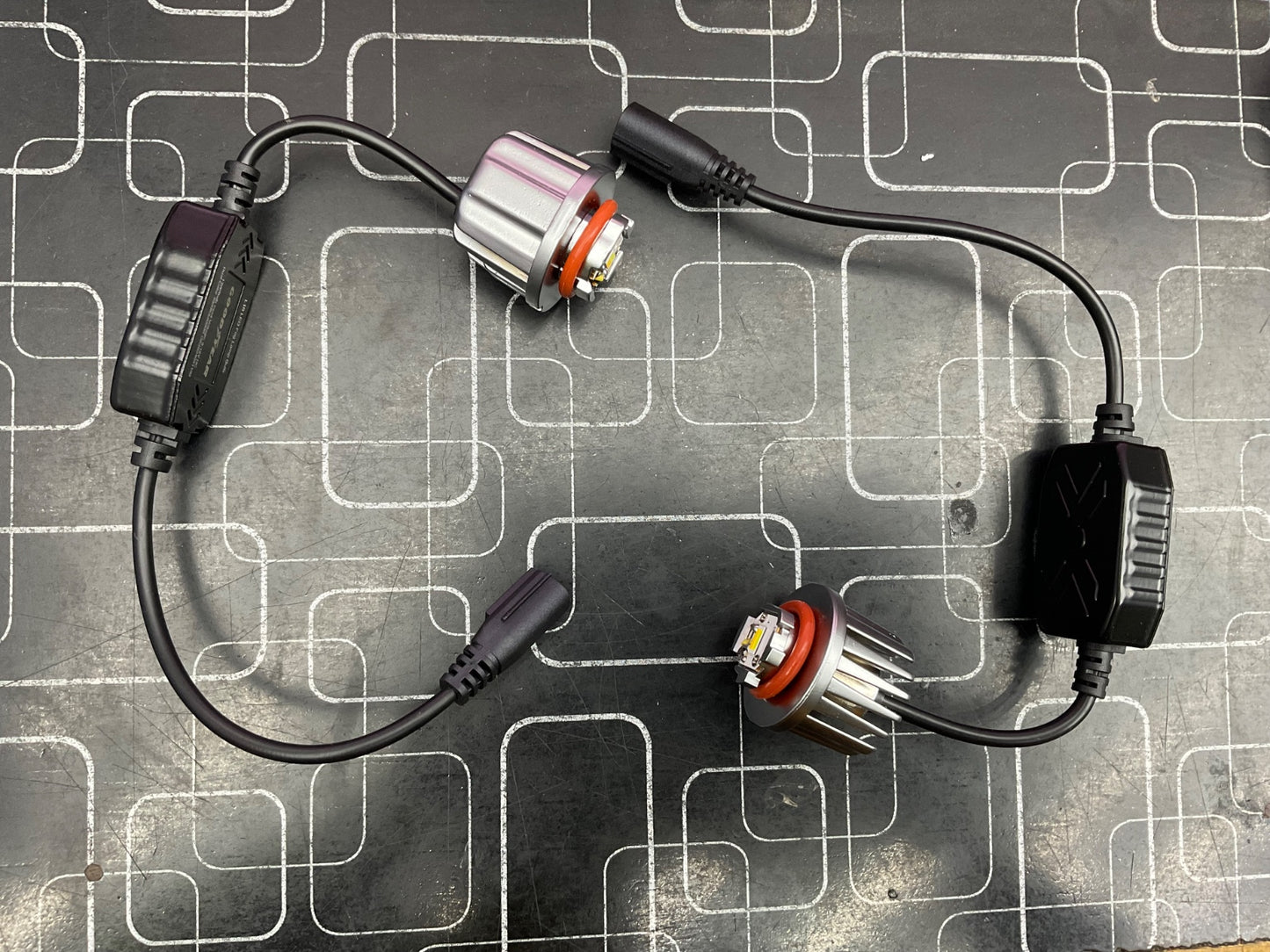 LED Fog Lights Plug & Play Goodyear - 6000K white and 3000K yellow lights for Toyota Japanese vehicles.
