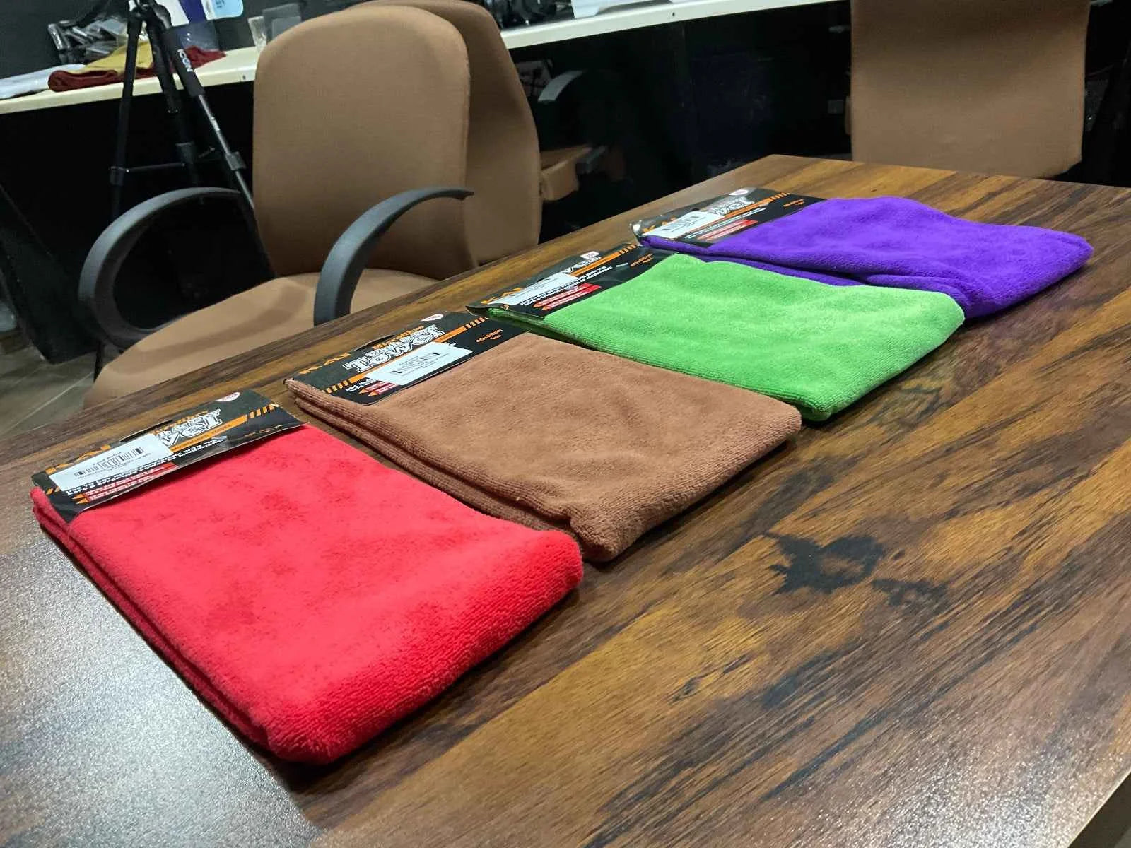 Microfiber Cloths Supreme Combo Deal – Pack of 4 (Red, Grey, Green, Purple)