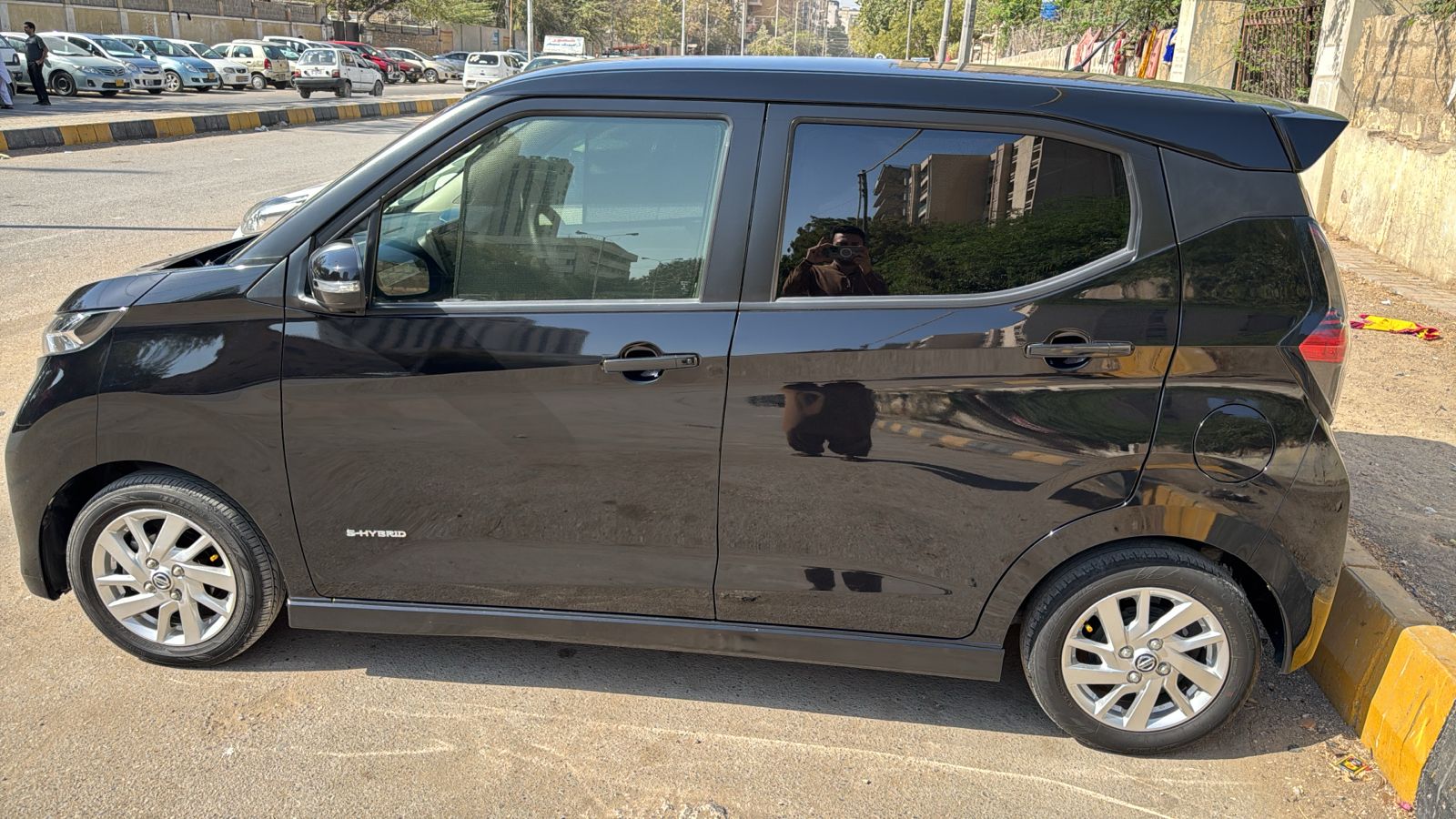 QS | QuikSlide | Quik Snap Window Sun Shades (Car Pardy) for Nissan Days – Custom-fit sunshades for UV protection, heat reduction, and enhanced privacy.