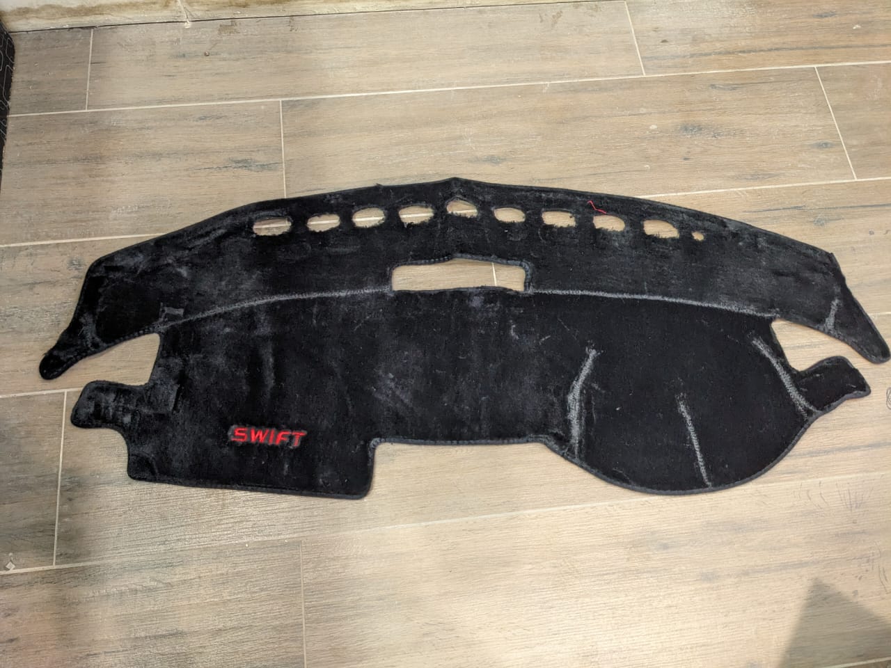 Suzuki Swift 2010-2021 Dashboard Mat – Anti-Glare, Heat-Resistant, UV Protection

