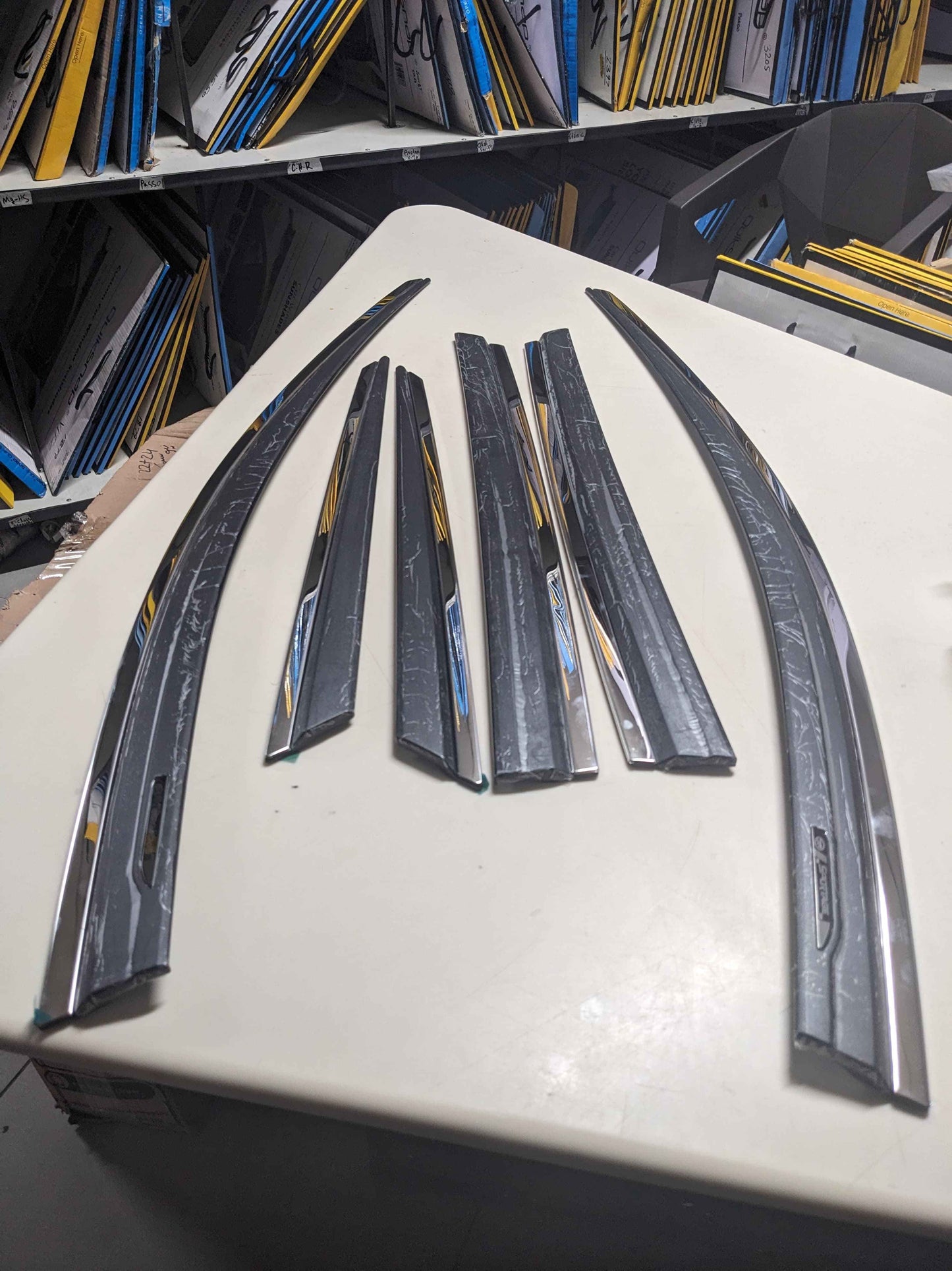 Kia SportaTXR Air Press for Kia Sportage L HEV – Chrome Lined Window Visors Set

