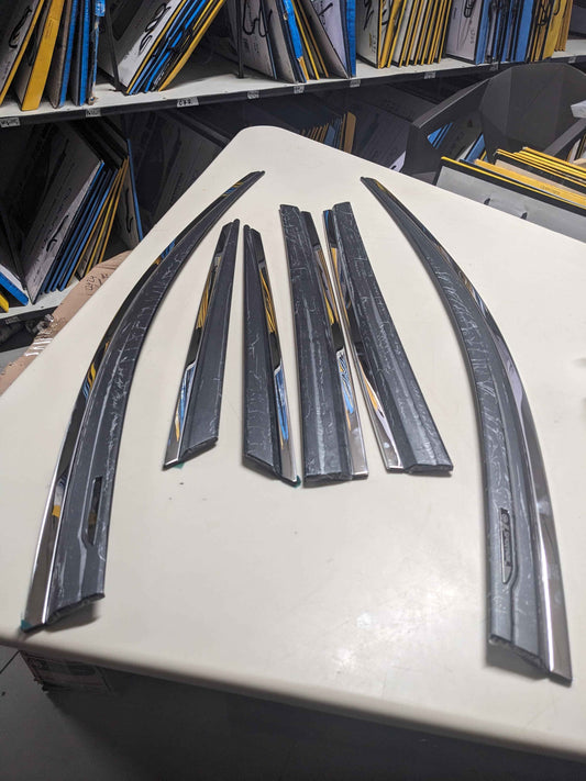 Kia SportaTXR Air Press for Kia Sportage L HEV – Chrome Lined Window Visors Set

