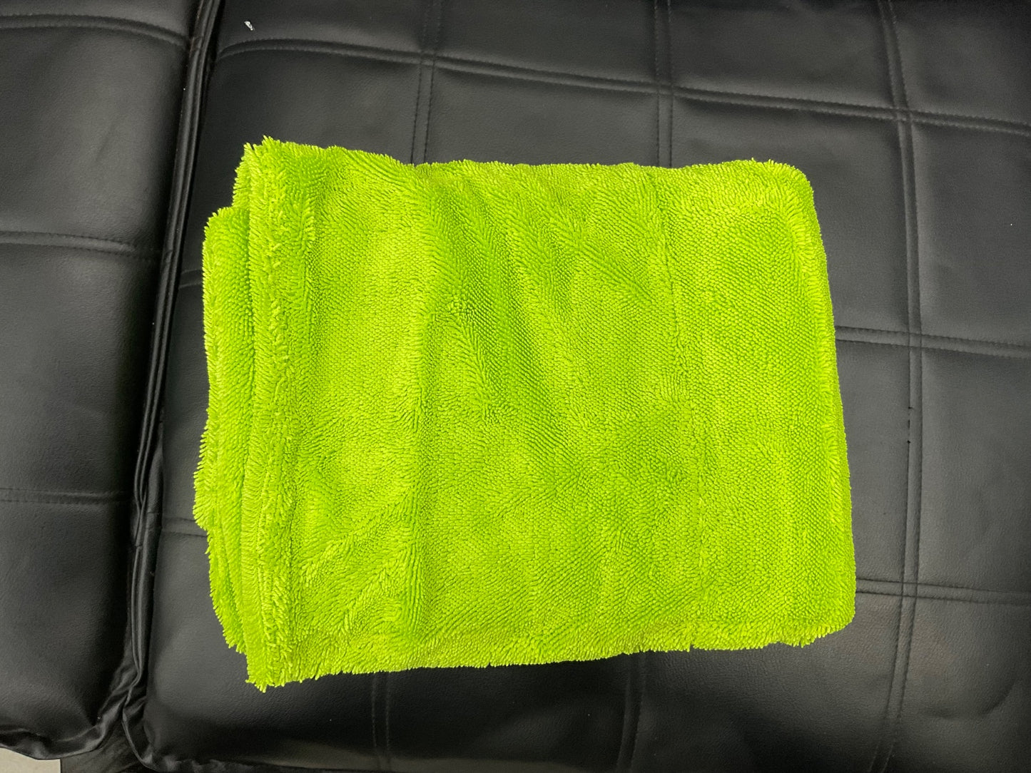 Ultra-Soft Microfiber Cloth for Car Cleaning – Scratch-Free & Super Absorbent
