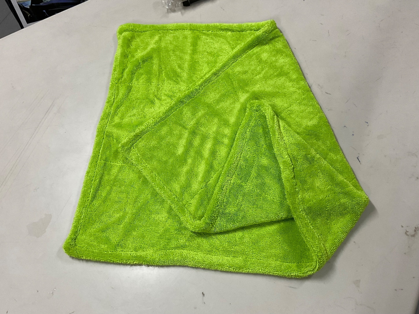 Ultra-Soft Microfiber Cloth for Car Cleaning – Scratch-Free & Super Absorbent
