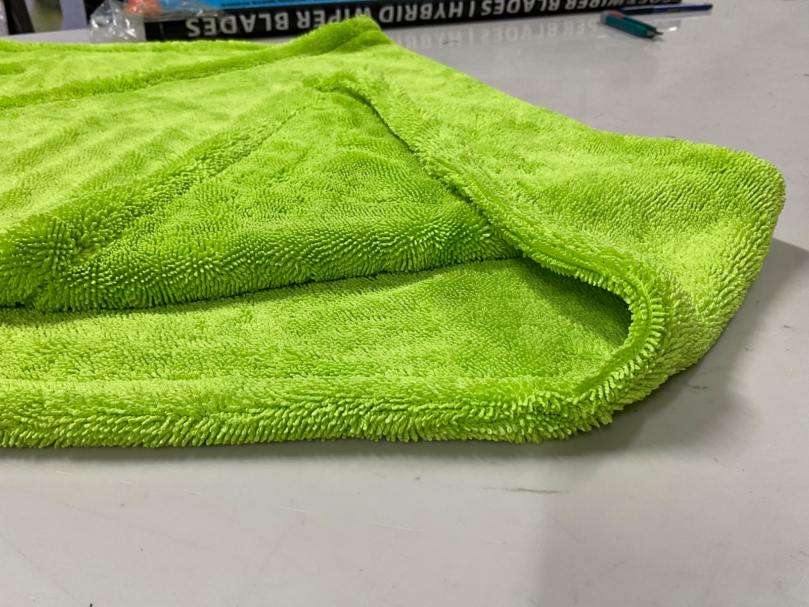 Ultra-Soft Microfiber Cloth for Car Cleaning – Scratch-Free & Super Absorbent
