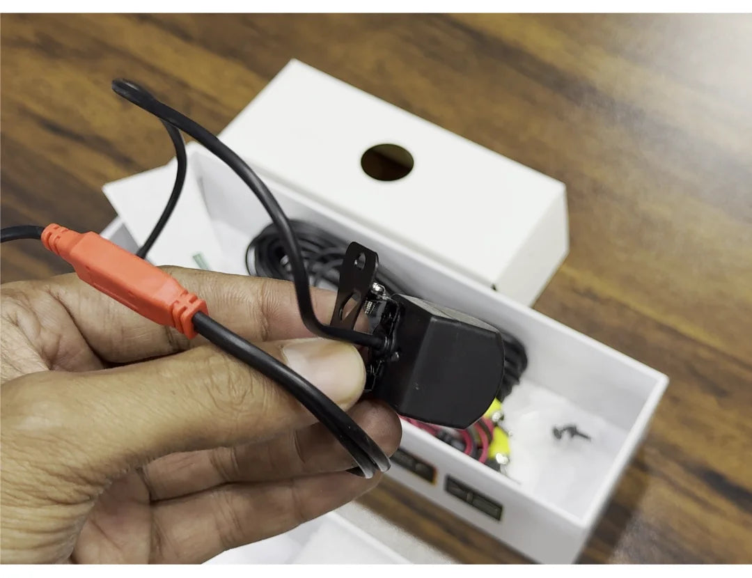 Universal car rear view reverse camera 2K Diamond Series, waterproof 1080p FHD with 170° wide-angle lens for parking and reversing.