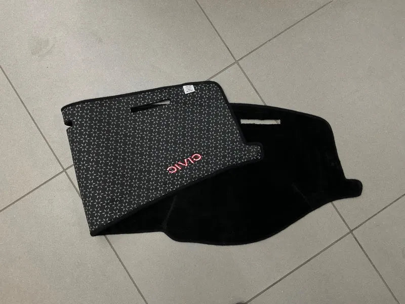 "Custom dashboard carpet mat for Honda Civic 2001-2005, offering UV protection, heat resistance, and a stylish interior upgrade."
