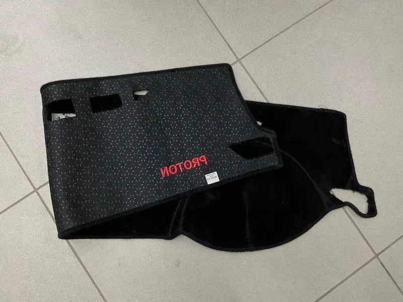 "Proton X70 2021 dashboard carpet mat with UV protection, anti-glare features, and premium heat-resistant material."
